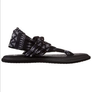 Yoga sling Sanuk sandals tribal black/grey